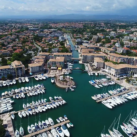 Coeur De Frejus, 3 Pièces Climatisé Avec Piscine, Terrasse, Barbecue * Fréjus